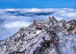 Cina: magia dell'inverno trasforma monte Laojun in paese delle meraviglie innevato