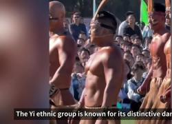 Cina: danza di guerra al festival dello sport in una scuola superiore dello Yunnan