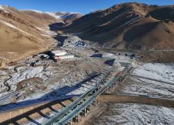 Cina: Xinjiang termina più lungo tunnel di superstrada attraverso difficili monti (1)