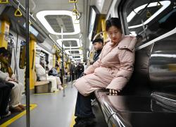 Cina: lanciato treno metropolitano in fibra di carbonio ad alta efficienza energetica