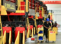 Cina: Xinjiang, Wusu sviluppa macchine per coltivazione del cotone (1)