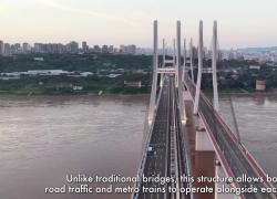 Cina: treni della metro e auto corrono fianco a fianco su un ponte a doppio uso a Chongqing