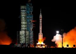 Cina: lanciata la navicella con equipaggio Shenzhou-21