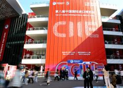 Cina: durante CIIE registrati oltre 83 miliardi di dollari in accordi preliminari