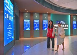 Cina: progetto "Cinema di Luce" porta in sala persone con disabilità visive (1)