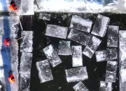 Cina: Tetris di ghiaccio sul fiume Songhua