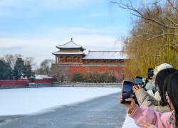 Cina: turisti visitano Museo del Palazzo di Pechino dopo una nevicata (1)