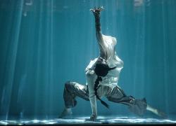 Cina: Sanya ospita competizione di danza estrema subacquea (1)