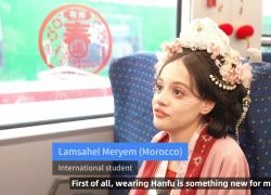 Cina: gala della Festa di Primavera a bordo di un treno in movimento