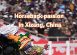 Cina: la spettacolare esibizione equestre in scena nello Xizang