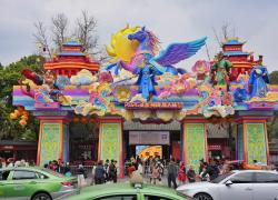 Cina: a Chengdu in corso la fiera presso il Tempio di Wuhou (1)