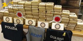 138kg di cocaina suddivisi in 120 panetti sequestrati sul traghetto "Cruise Roma" del Gruppo Grimaldi, in servizio sulla tratta Roma/Civitavecchia 