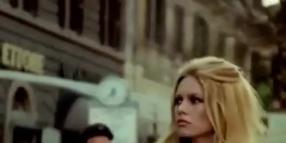 Brigitte Bardot, il VIDEO dell'attrice mentre passeggia per Roma nel film cult "Les femmes" del 1969 diretto da Jean Aurel