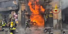 Incendio in una pizzeria di Secondigliano, palazzo evacuato