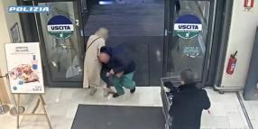 Bergamo, tenta di strappare bimba alla madre: arrestato