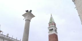 Turisti in maschera a Venezia, si rinnova la magia del Carnevale