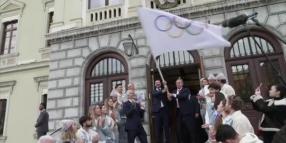 Lecornu ad Albertville per l'arrivo della bandiera olimpica