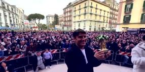 Sanremo, Sal Da Vinci accolto da "re" nella sua amata Napoli