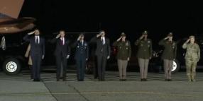 Vance ed Hegseth salutano la bara del settimo soldato morto in Iran