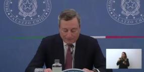 Vaccino Covid, quando nel 2021 Draghi sbeffeggi&ograve; i 'no vax' mentre imponeva il folle green pass: "Colpevoli di violenza odiosa e vigliacca" - VIDEO
