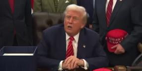 Trump insulta giornalista CNN dopo domanda su vittime degli abusi di Epstein: "Sei pessima, non sorridi mai perch&eacute; sai di raccontare bugie" - VIDEO