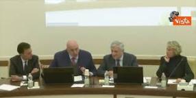 Crosetto: "Avr&ograve; sbagliato come Ministro, ma a Dubai c'erano miei figli"