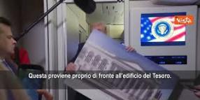 Trump mostra alla stampa le immagini di Sala da Ballo della Casa Bianca: La pi&ugrave; bella del mondo
