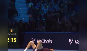 Sinner vince le Atp Finals di Torino in finale contro Alcaraz, 7-6, 7-5, secondo successo di fila, il VIDEO del match point