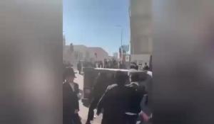 Israele, ebrei ultraortodossi in protesta a Gerusalemme contro leva obbligatoria, oltre 13 agenti di polizia feriti, 4 arresti - VIDEO