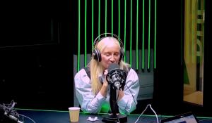 "Anche il clitoride pu&ograve; avere un'erezione, ha un tessuto erettile come il pene e due sfere che sembrano testicoli e si gonfiano" - VIDEO