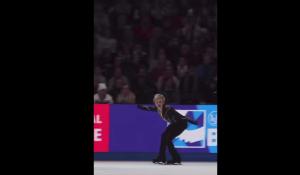 Olimpiadi Milan- Cortina, il VIDEO del salto mortale all&rsquo;indietro di Ilia Malinin durante la sua esibizione nel pattinaggio artistico 