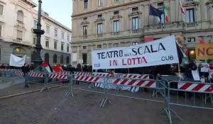 Corteo  pro Palestina libera, davanti al teatro alla Scala di Milano, con il presidio per il mondo dello spettacolo organizzato dalla Cgil