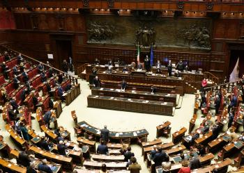 Dl Ucraina, governo pone la fiducia alla Camera, si incrina consenso su finanziamenti a Kiev, Avs, M5s e Vannacciani contrari