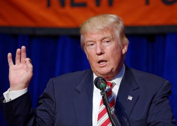 Iran, Trump si auto-celebra: "La guerra &egrave; quasi finita", i pasdaran frenano: "Il conflitto finisce quando lo diciamo noi"