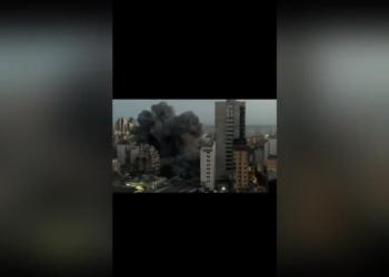 Libano, raid israeliano su Beirut: colpito ministro intelligence iraniano, crollato edificio a Bachoura, almeno 12 morti - VIDEO
