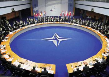 Dissenso soffocato e barbarie occidentale: il declino morale di un ordine atlantista che si crede ancora civile, ma &egrave; servo e vigliacco