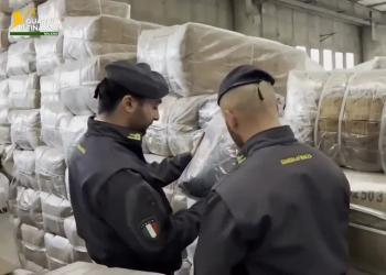 Lacchiarella, trovati e sequestrati 65224 capi con falso logo Armani in showroom, denunciato rappresentate legale della societ&agrave; - VIDEO