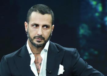 Il caso Signorini, le accuse di Corona e l&rsquo;attacco al sistema Berlusconi: perch&eacute; nulla accade per caso - RETROSCENA