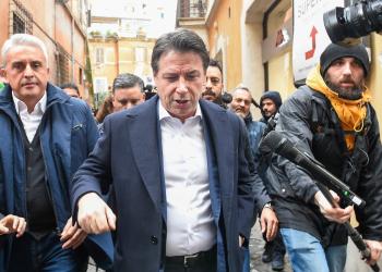 Senato approva mozione bipartisan di condanna su "repressione" in Iran, M5s si astiene: "Avevamo chiesto di inserire il no azioni militari"