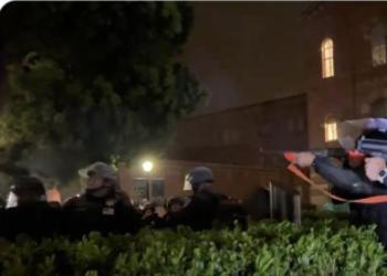 Proteste nelle universit&agrave; statunitensi, la polizia spara proiettili di gomma sull&rsquo;Universit&agrave; della California