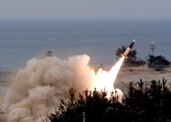 Iran, la strategia d'attacco contro Usa e Israele: dal logoramento delle difese fino ai raid precisi con missili balistici