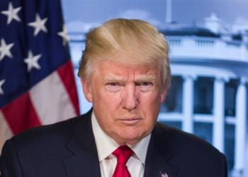 Usa, in vigore i dazi del 10% voluti da Trump dopo schiaffo della Corte Suprema, tycoon: "Cos&igrave; i magistrati mi hanno dato pi&ugrave; potere"