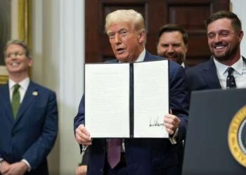 La Corte Suprema annulla i dazi di Trump, ora gli Usa potrebbero trovarsi a dover rimborsare somme ingenti alle aziende coinvolte