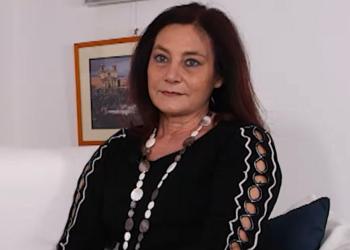 Famiglia nel bosco, insulti a Cecilia Angrisano dopo aver sottratto i figli alla madre: "Attenta ai tuoi bimbi"; rafforzata scorta