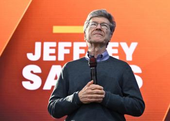 Jeffrey Sachs, l&rsquo;economista ebreo americano sfida Trump e Netanyahu: "2 narcisisti maligni, vogliono 3&ordf; Guerra Mondiale&rdquo;