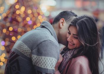 L'amore non nasce solo da un gioco di sguardi e sorrisi, ma anche dall'odore: ecco il mix di segnali alla base della "sensazione di chimica"