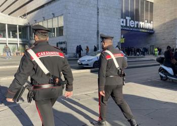Roma, due aggressioni vicino stazione Termini, grave funzionario Mimit Giuseppe Pietrafesa, ferito un rider, arrestati 3 tunisini e un egiziano - VIDEO