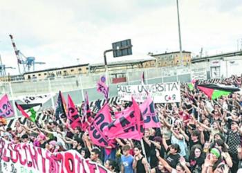 Genova, autostrada off-limits durante il corteo pro Pal, scattano denunce per 87 manifestanti, contestato il blocco stradale