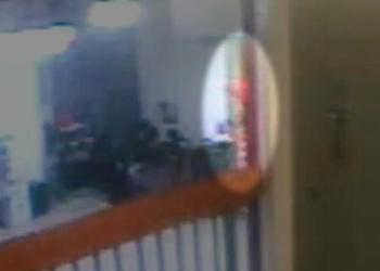 Morte Epstein, "videosorveglianza registr&ograve; sagoma arancione raggiungere la cella del finanziere alle 22.39 del 9 agosto 2019" - i DOCUMENTI FBI