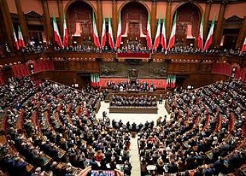 Migranti, via libera del Parlamento europeo agli hub per migranti e alla lista dei Paesi sicuri: tra questi Bangladesh, Tunisia e Kosovo